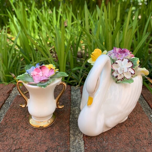 Royal Adderley Swan w/ Flower Bouquet and Sandford Vase (2pcs), Fine Bone China - Picture 1 of 4